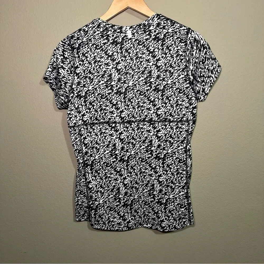 Nike Dri-FIT Running Shirt Womens Medium Black White Patterned Athletic Swoosh